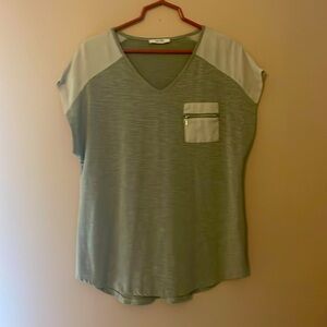 Cute short sleeve heathered gray:green top